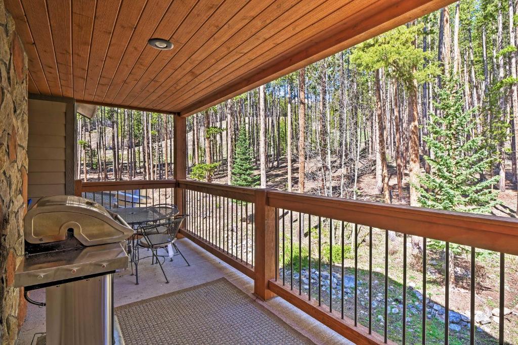 Breck Ski-In and Ski-Out Condo on Peak 8 with Patio - image 4