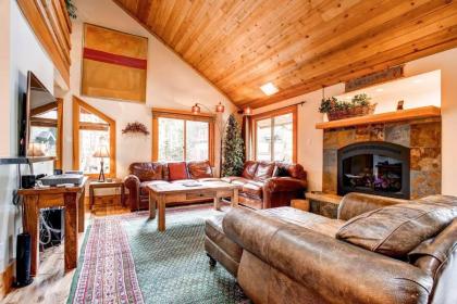 Pine Station House 5 BR Loft with Hot Tub and Views - image 2