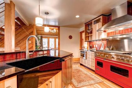 Pine Station House 5 BR Loft with Hot Tub and Views - image 4