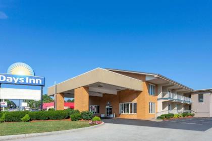 Days Inn by Wyndham Breezewood - image 1