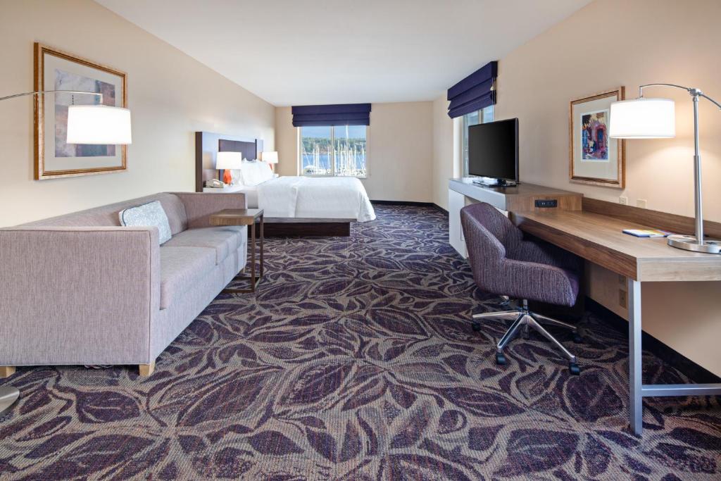 Hampton Inn & Suites Bremerton - main image