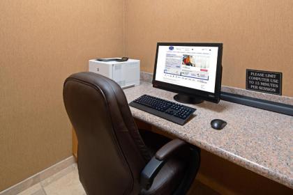 Hampton Inn & Suites Bremerton - image 15