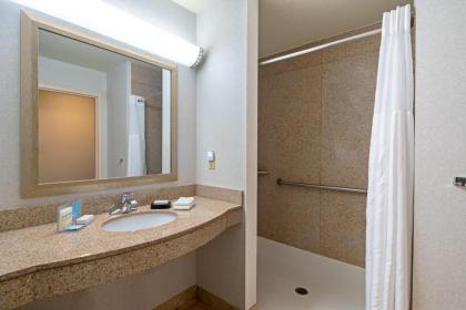 Hampton Inn & Suites Bremerton - image 7