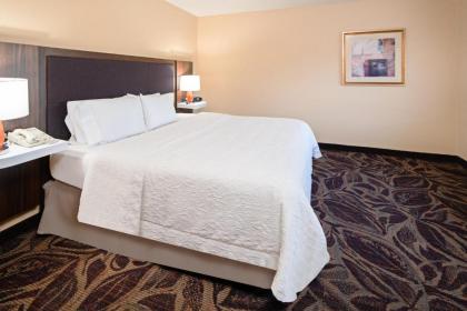 Hampton Inn & Suites Bremerton - image 9