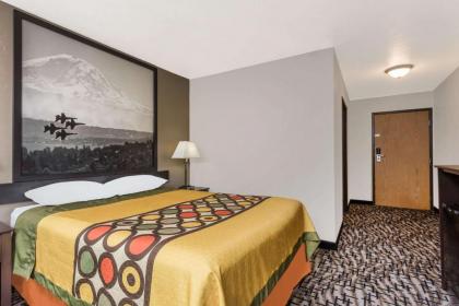 Super 8 by Wyndham Bremerton - image 10