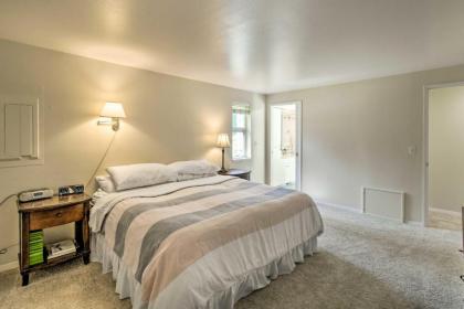Spacious Family Home on Golf Course Hike and Bike! - image 8