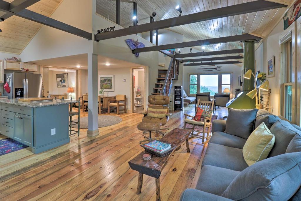 Secluded Pisgah Natl Forest Retreat with Views - image 4