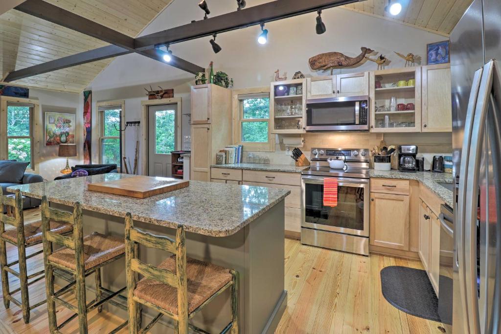 Secluded Pisgah Natl Forest Retreat with Views - image 7