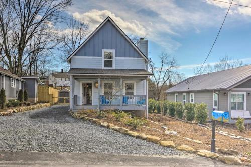 Downtown Brevard Retreat with Fire Pit and Deck! - main image