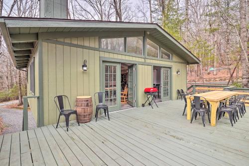 Brevard Cabin with Game Room and Resort Amenities - main image