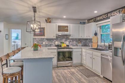 Beautiful Connestee Falls Home with Porch in Brevard - image 10