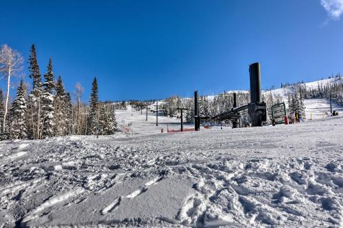 Group Ski Getaway Near the Base of Chairlift 8! - main image