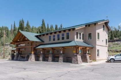 BD10G Walk to ski access WiFi Gas FP Laundry BBQ Breathtaking Views Garage - image 4