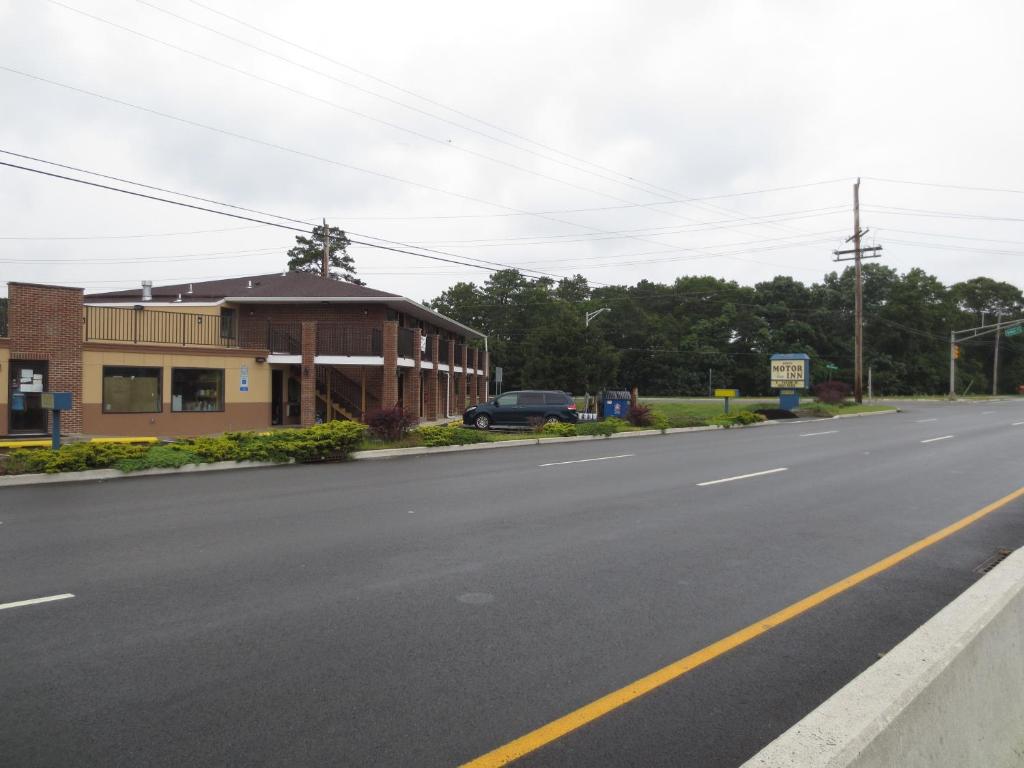 Brick Motor Inn - image 6