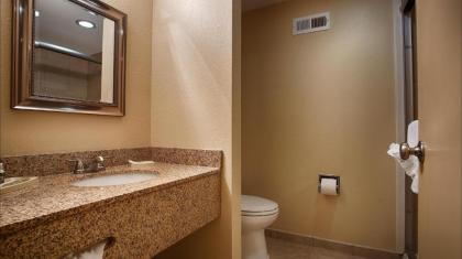 Best Western Plus Bridgeport Inn - image 2