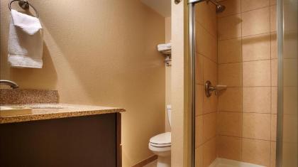 Best Western Plus Bridgeport Inn - image 3