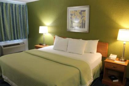Days Inn & Suites by Wyndham Bridgeport - Clarksburg - image 11