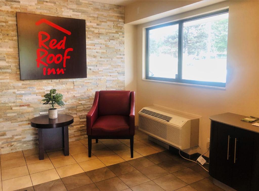 Red Roof Inn Bridgeton - image 2