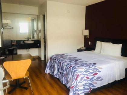 Red Roof Inn Bridgeton - image 3