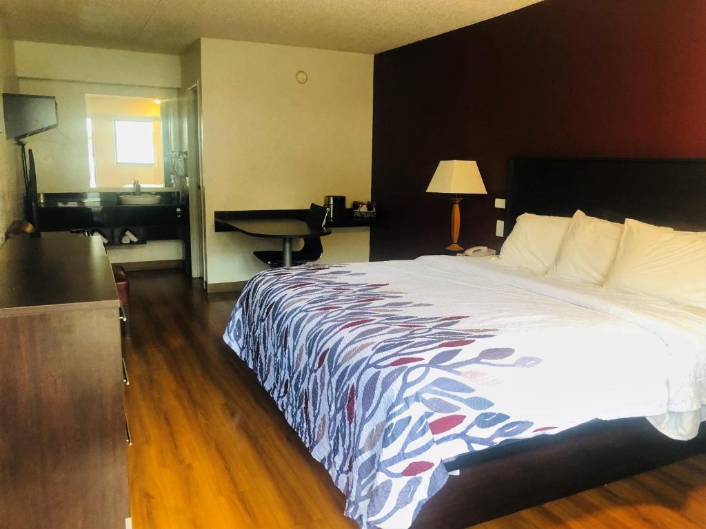 Red Roof Inn Bridgeton - image 6