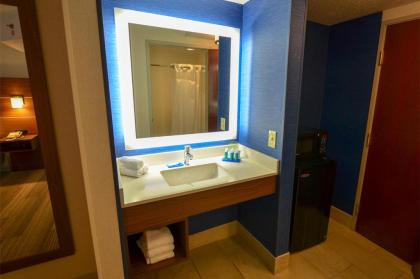 Holiday Inn Express Pittsburgh-Bridgeville an IHG Hotel - image 12