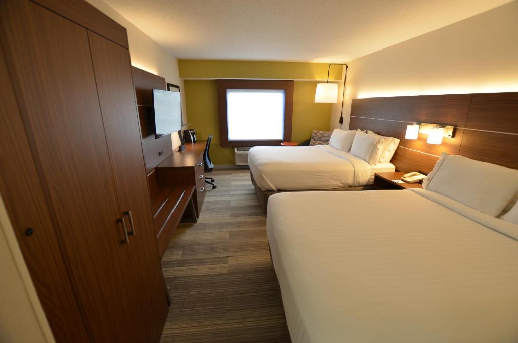 Holiday Inn Express Pittsburgh-Bridgeville an IHG Hotel - image 4