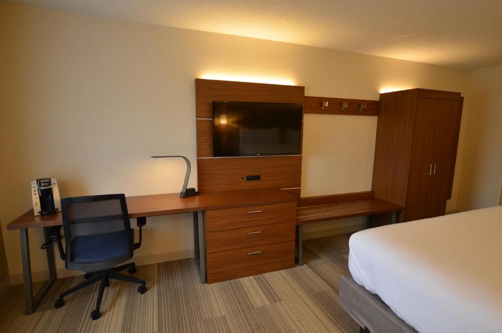 Holiday Inn Express Pittsburgh-Bridgeville an IHG Hotel - image 5