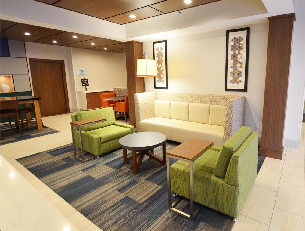 Holiday Inn Express Pittsburgh-Bridgeville an IHG Hotel - image 7