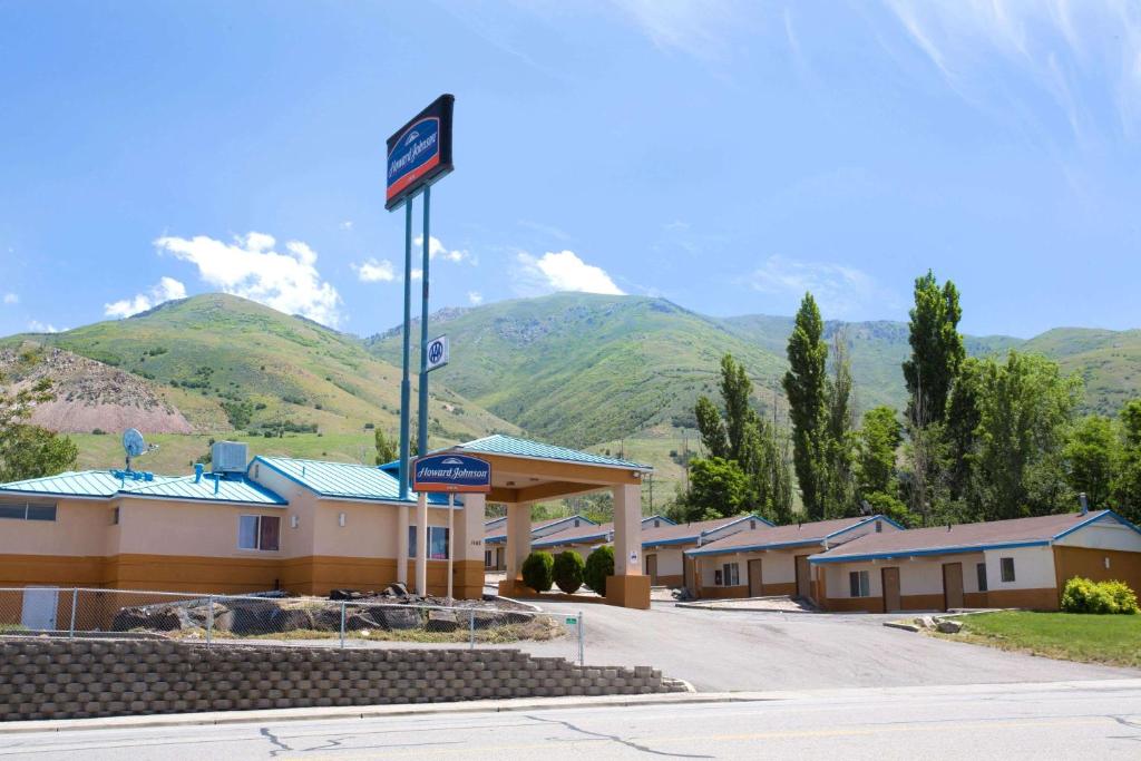 Howard Johnson by Wyndham Brigham City - main image