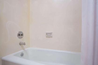Howard Johnson by Wyndham Brigham City - image 11