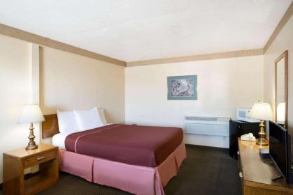Howard Johnson by Wyndham Brigham City - image 7