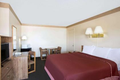 Howard Johnson by Wyndham Brigham City - image 8