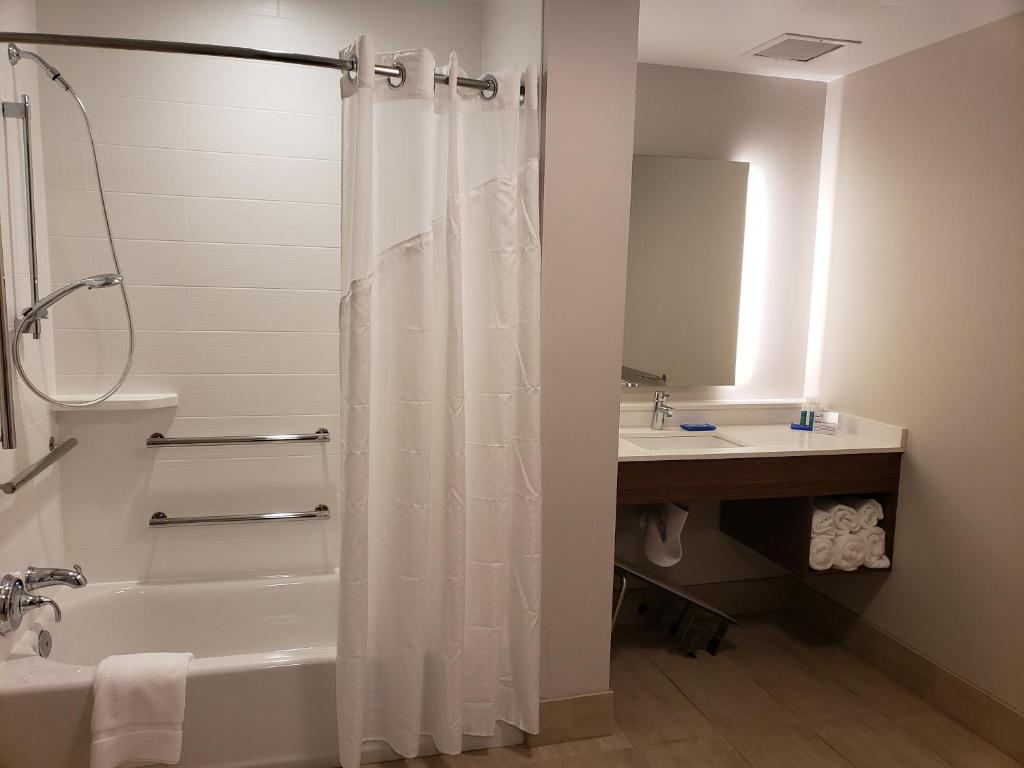 Holiday Inn Express & Suites - Brigham City - North Utah an IHG Hotel - image 3