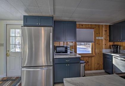 Updated Bristol Lakehouse with Kayaks and Beach Access - image 5