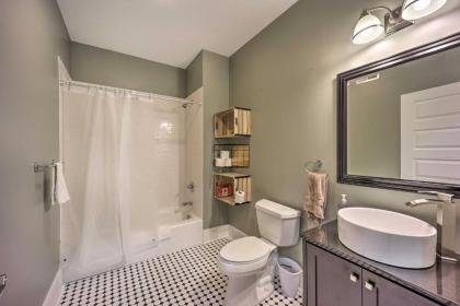 Chic Downtown Escape 8 Mi to Motor Speedway! - image 10