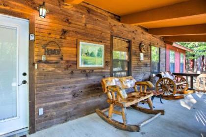 Stormy Ridge Cabin with Hot Tub by Broken Bow Lake!