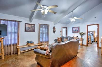 Stormy Ridge Cabin with Hot Tub by Broken Bow Lake! - image 5