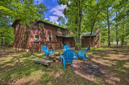 Cozy Broken Bow Cabin with Hot tub   5 mins to Lake