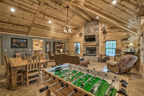 Lavish Cabin with Hot Tub and Deck Near Broken Bow Lake - main image