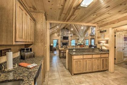 Lavish Cabin with Hot Tub and Deck Near Broken Bow Lake - image 5
