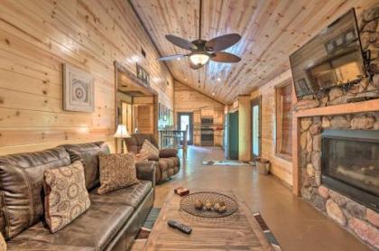 Cabin with Hot tub Near Broken Bow Lake and Hiking Broken Bow Oklahoma