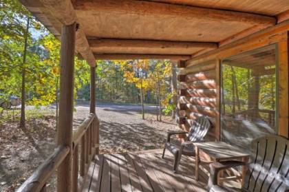 Broken Bow Cabin with Hot Tub and BBQ - 4 Mi to Lake!