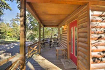 Cozy Cabin with Grill and Spa 4Mi to Broken Bow Lake!