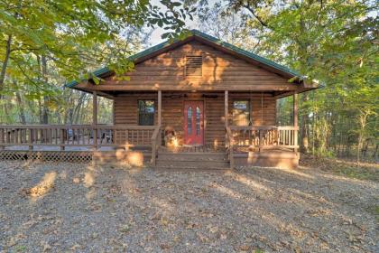 Starstruck Cabin with Spa 4 Mi to Broken Bow Lake!