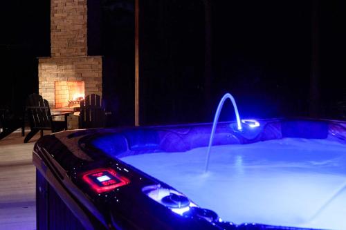 Refined Rustic Retreat with Hot Tub Near the Lake! - main image