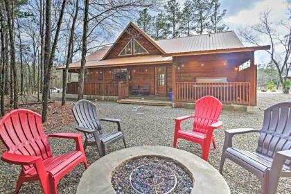 Updated Pet-Friendly Cabin 5Mi to Broken Bow Lake