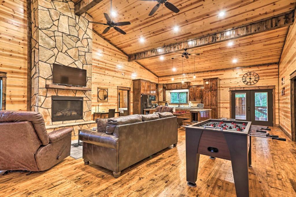 Dreamy Deluxe Cabin with Hot Tub and Outdoor Fireplace! - main image