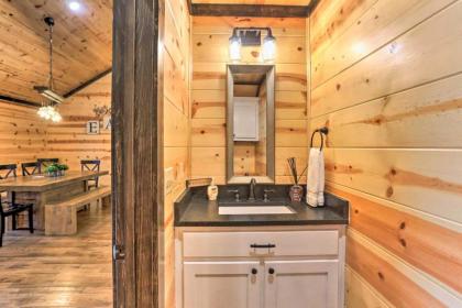 Luxe Family Ties Home with Hot Tub Fireplace - image 10