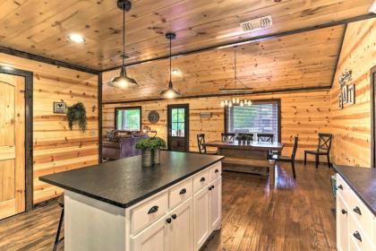 Luxe Family Ties Home with Hot Tub Fireplace - image 12