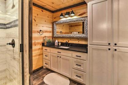 Luxe Family Ties Home with Hot Tub Fireplace - image 14